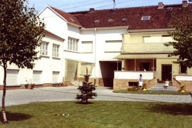 <h5>1980</h5><p>Blick auf die Fabrik in der Ludwigstrasse.																																																																																																																																																																										</p>