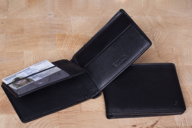 <h5>2281 38</h5><p>Wallet in black with 9 creditcard slots, 2 net compartments, 4 slip pockets, double billfold and coin compartment. Size: 12 x 9,5 cm	</p>