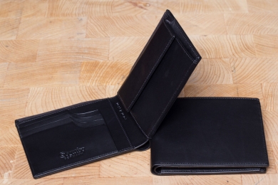 <h5>2295 45</h5><p>Wallet in black with Cardsafe system and RFID-protect, 4 credit card slots, 2 identity card compartment, double billfold and coin comp. Size: 12 x 9,5 cm																		</p>