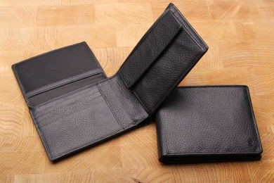 <h5>2282 27</h5><p>Wallet in black with Cardsafe system and RFID-protect,  12 credit card slots,  net comp., 4 id slots, double billfold with secret comp. and coin comp. Size: 12 x 9 cm</p>