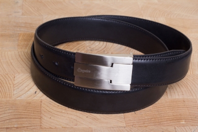 <h5>2071 35</h5><p>Belt "Roma" in black. Width 3,5 cm and length available till 115 cm. Description: Moulded, single stitched and shortable	</p>