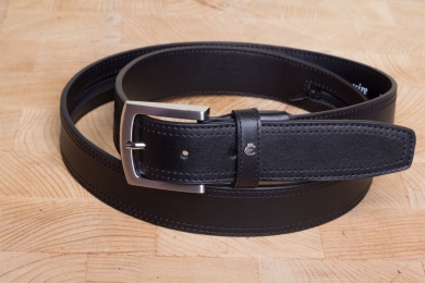 <h5>2134 35</h5><p>Safebelt in black and brown. Width 3,5 cm and length available till 110 cm. Description: Double stitched, with zip pocket inside and shortable		</p>