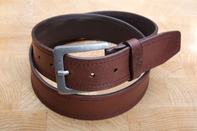 <h5>2024 40</h5><p>Belt "Jeans" in black and brown. Width 4 cm and length available till 115 cm. Description: Full leather thickness,  double stitched and shortable.</p>