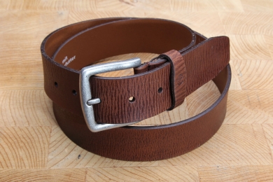 <h5>2021 40</h5><p>Belt "Jeans" in anthracite and tan. Width 4 cm and length available till 115 cm. Description: Full leather thickness, unstitched and shortable.</p>