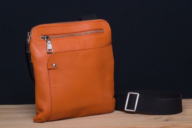 <h5>8822 79</h5><p>Slim shoulder bag in black, brown, orange and blue. 22 x 24 x 3 cm. Description: Front pocket and zip comp., zip comp. on back, zip main comp. with tablet comp., 2 pockets, adjustable shoulder strap.</p>